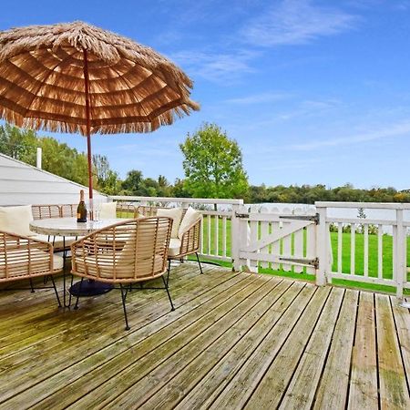 Luxury Lodge In The Heart Of The Cotswolds Cirencester Buitenkant foto