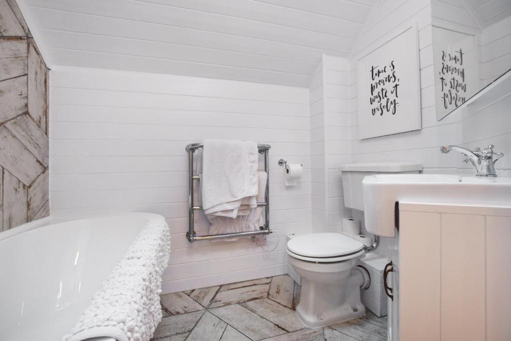 Luxury Lodge In The Heart Of The Cotswolds Cirencester Buitenkant foto