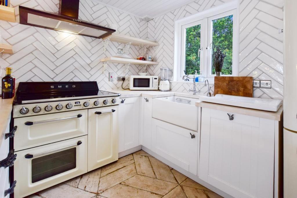 Luxury Lodge In The Heart Of The Cotswolds Cirencester Buitenkant foto